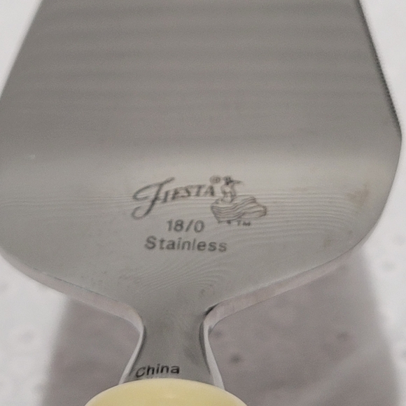 Fiesta Ivory ceramic handled pie cake lifter utensil server - Picture 7 of 11